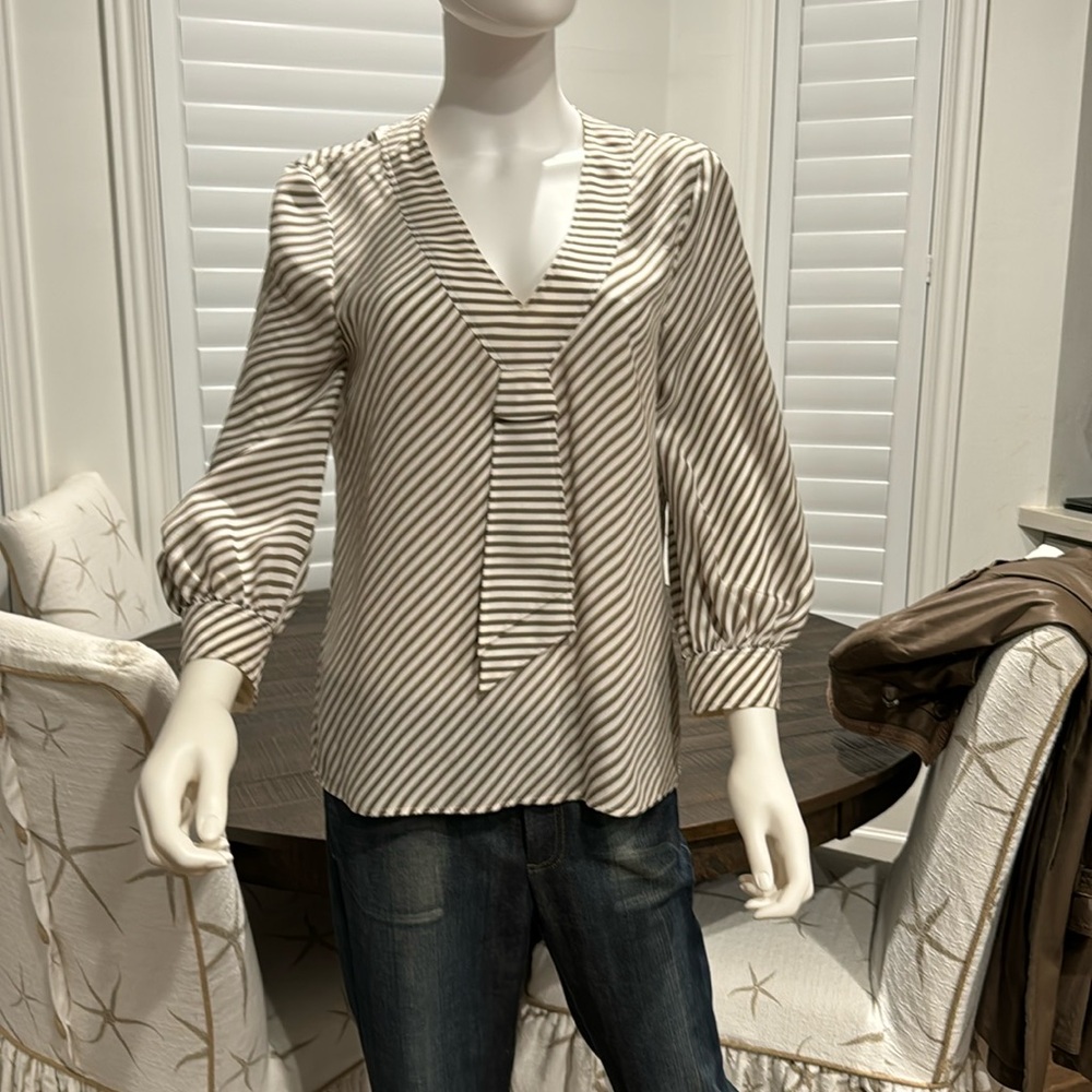 Escada size 36 100% silk top blouse